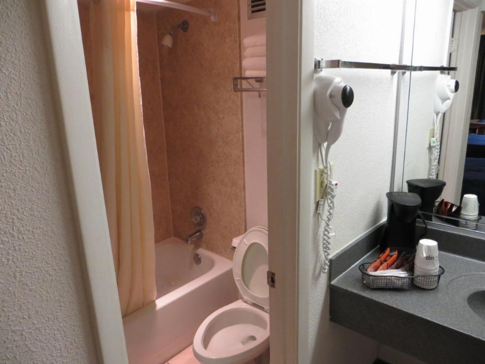 Room image 3